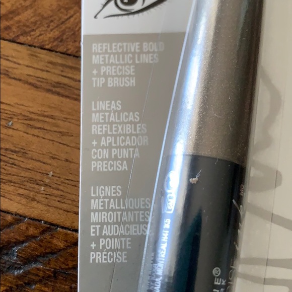3/$10 NWT metallic liquid eyeliner - Picture 3 of 4